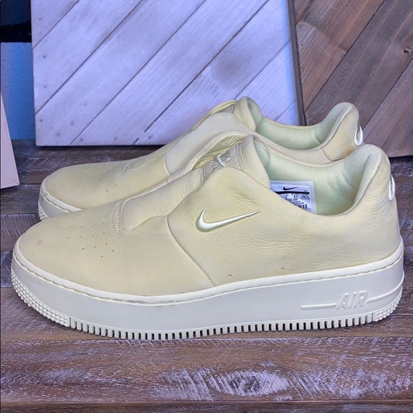 Nike - Picture 2 of 7